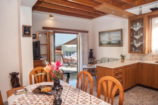 Villa Fernanda'S Traditional 2 Floor House Poros  Exterior foto