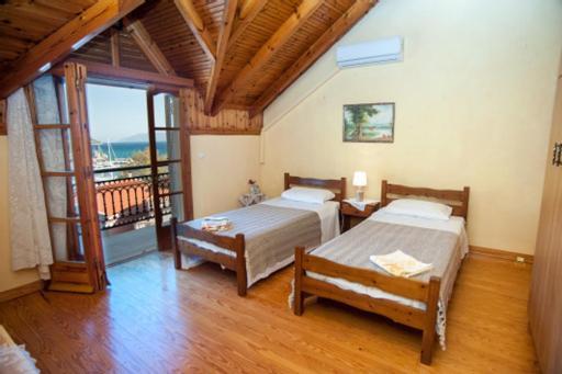 Villa Fernanda'S Traditional 2 Floor House Poros  Exterior foto
