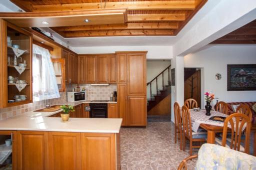 Villa Fernanda'S Traditional 2 Floor House Poros  Exterior foto