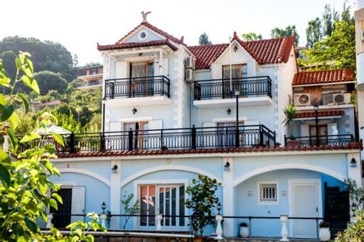 Villa Fernanda'S Traditional 2 Floor House Poros  Exterior foto
