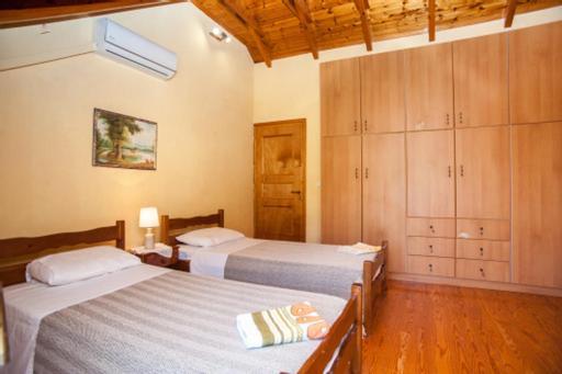 Villa Fernanda'S Traditional 2 Floor House Poros  Exterior foto