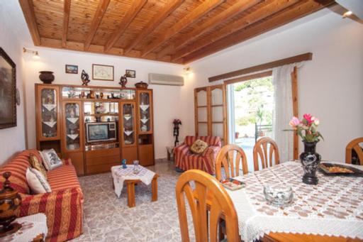 Villa Fernanda'S Traditional 2 Floor House Poros  Exterior foto