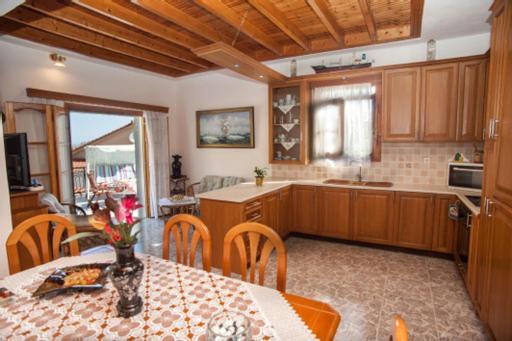 Villa Fernanda'S Traditional 2 Floor House Poros  Exterior foto