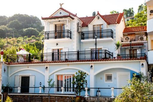 Villa Fernanda'S Traditional 2 Floor House Poros  Exterior foto