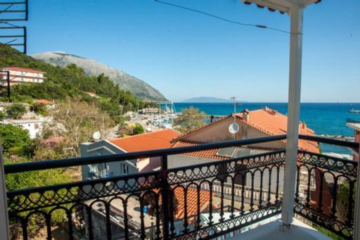 Villa Fernanda'S Traditional 2 Floor House Poros  Exterior foto
