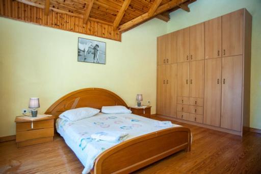 Villa Fernanda'S Traditional 2 Floor House Poros  Exterior foto